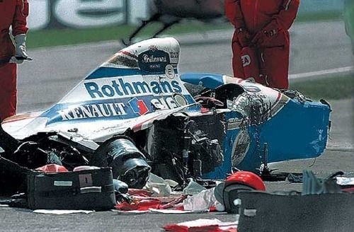 Mort le 1er mai 1994 sur le circuit d'Imola, l'ancien triple champion brésilien de F1 :