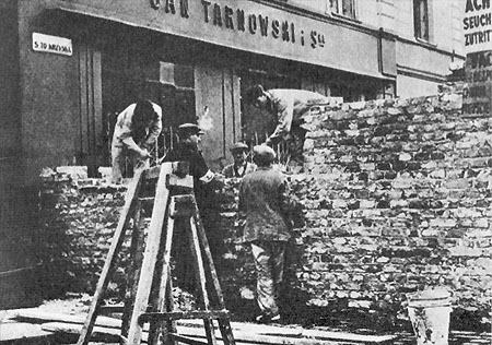 La première exécution de prisonniers de Pawiak dans les ruines du ghetto a lieu le..