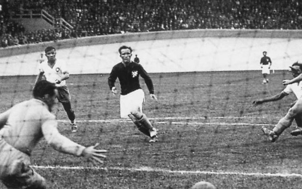 Lors du Mondial français de 1938, les tchécoslovaques tombent face au Brésil en...