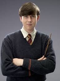 Pourquoi Neville a-t-ill demandé au chapeau magique de l'envoyer à Poufsouffle ?