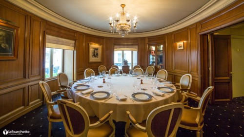 Dans quel restaurant se réunissent les membres de l'Académie Goncourt pour décerner leur prix ?