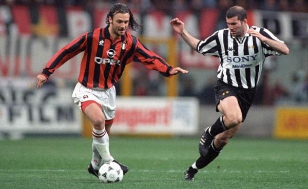 En 1996, Christophe rejoint l'AC Milan où il restera une saison et inscrira.....