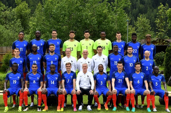 Quelle équipe ne figure pas dans le Groupe A en compagnie de la France ?