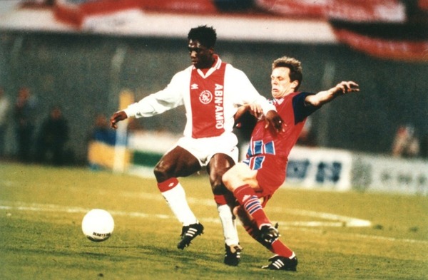Pour quel club quitte-t-il l'Ajax en 1995 ?