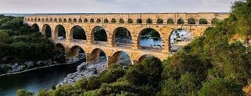 Quelle est la hauteur du Pont du Gard ?