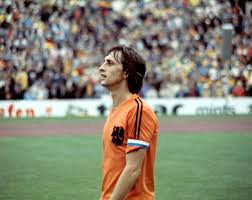 Capitaine, qui est ce hollandais volant qui éblouit le Mondial 74 de son talent ?