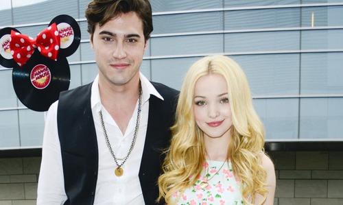 Quien es el novio de Dove Cameron ?