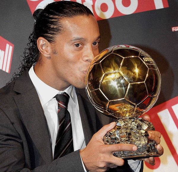Quand il remporte le Ballon d'Or en 2005, qui Ronaldinho a-t-il comme dauphin ?
