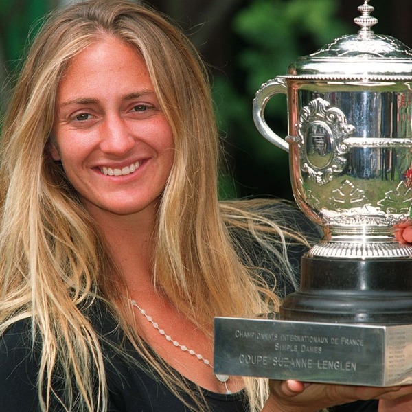 Qui est cette française qui remporte le tournoi dames en 2000 ?