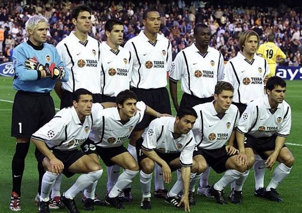 En 2000 et 2001, le Valence CF perd 2 finales consécutives contre ......