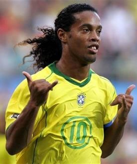 Avec l'équipe du Brésil, que remporte-t-il également en 2005 ?