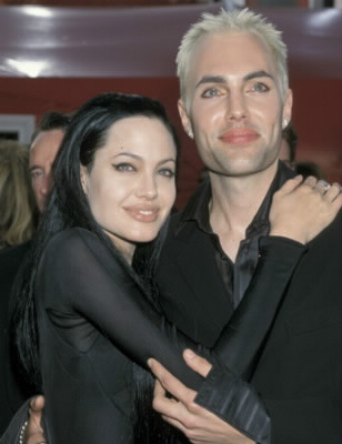 Angelina Jolie est l'amante de son frère !