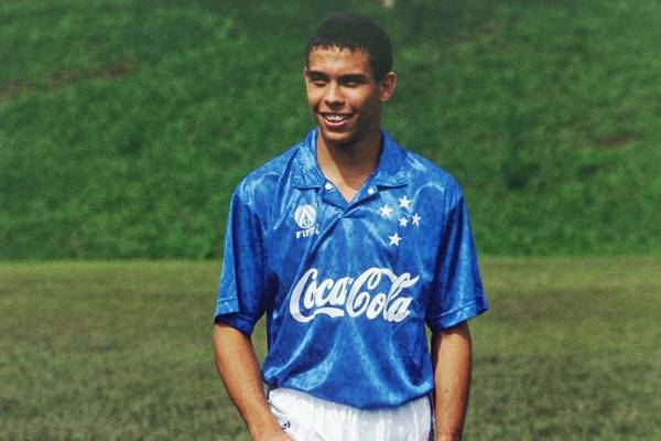 En 1994, pour quel club quitte-t-il Cruzeiro ?