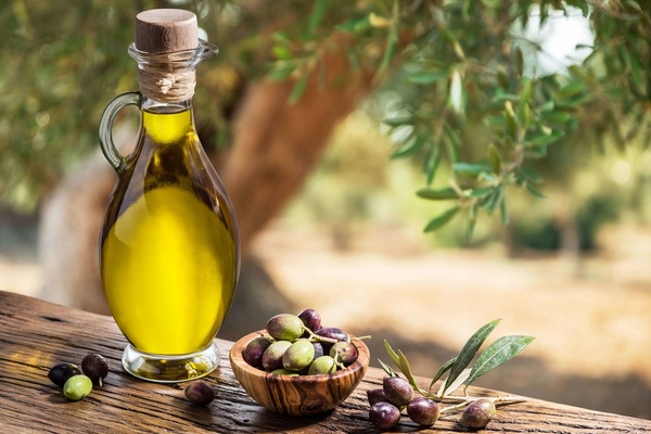 Quelle huile est largement utilisée dans la cuisine grecque ?