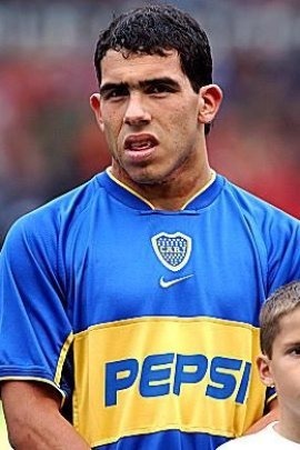 Boca Juniors est son premier club professionnel.