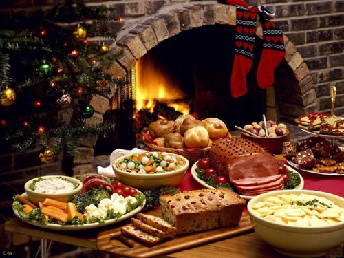 Dans quel pays, laisse-t-on les restes du repas du réveillon de Noël sur la table, dans le cas où les défunts souhaiteraient "manger un morceau"..?