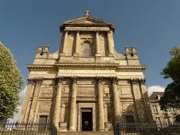 Comment qualifier le style de la cathédrale d'Arras ?