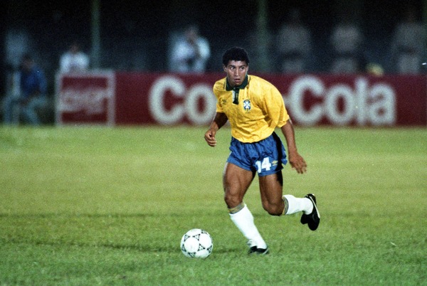 Contre quelle équipe a-t-il fêté sa première sélection en équipe du Brésil en 1992 ?