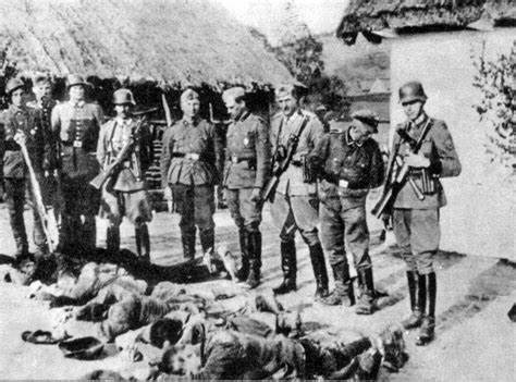Entre le 25 et le 28 mai 1940 est commis le massacre de...