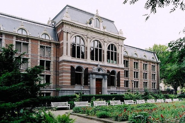 Quelle est la maison régnante aux Pays-Bas depuis la fin du 17e siècle ?