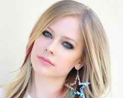 Avril Lavigne a composé le générique de fin de Nanny mcPhee de Tim Burton.