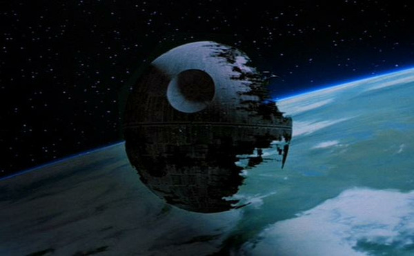 Quel est le nom de cette station de combat spatiale ?