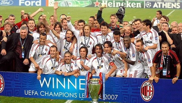En 2007, les milanais remportent leur 7e LDC. Qui est le double buteur de la finale face à Liverpool ?