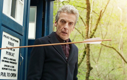 Dans l'épisode 3, qui rencontre le Docteur et Clara ?
