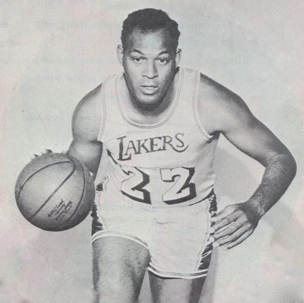 Véritable légende des Lakers, il nous a quitté en 2021 à l'âge de 86 ans. C'est ?