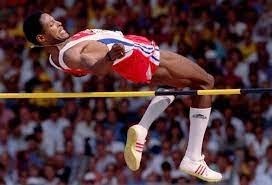 Sport - Quel est le record du monde du saut en hauteur, détenu par le Cubain Javier Sotomayor depuis 1993 ?