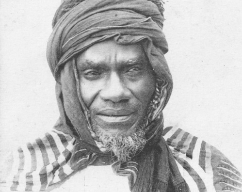 Quel souverain du XIXe siècle a mené une résistance acharnée contre les colons français en Afrique de l’Ouest ?