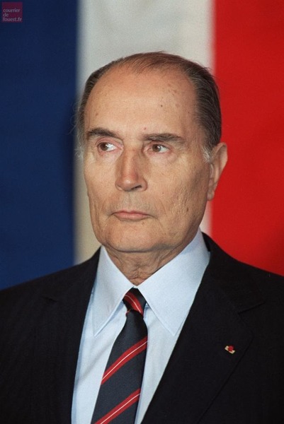 François Miterrand devient président en 1981.