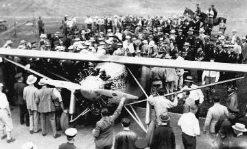 Charles Lindbergh à bord du _____ fut le 1er aviateur à relier New York à Paris en 1927, sans escale et en solitaire.