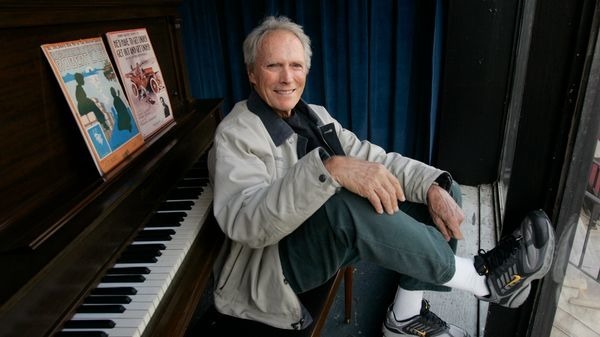 Clint Eastwood est aussi musicien. De quel instrument joue-t-il ?