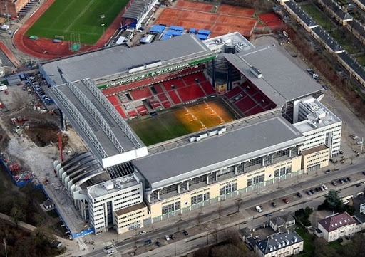 Quel club danois est hébergé au Parken Stadium ?