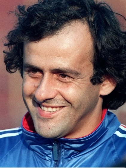Qui Michel Platini remplace-t-il quand il devient sélectionneur des Bleus en 1988 ?
