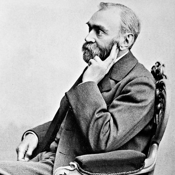 Vrai ou faux ? Avec sa fortune, Alfred Nobel crée six prix : physique, chimie, médecine, littérature, économie et paix.