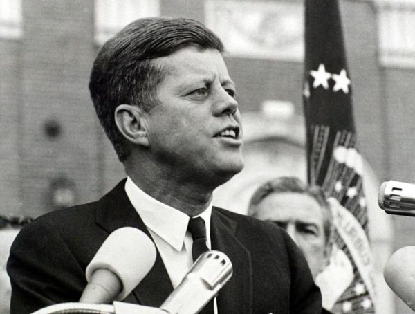 John Fitzgerald Kennedy est mort assassiné le 22/11/1963 à...