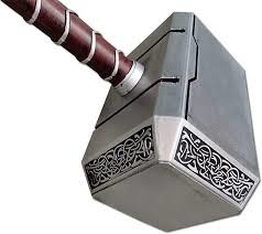 Quel est le nom du fameux marteau à manche court de Thor ?