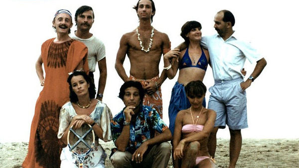Sur la plage, ils vont enchainer les gags et les répliques cultes. Qui sont-ils ?