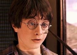 Quel est la formule magic que Hermione doit lui dire pour lui réparer ses lunettes ?