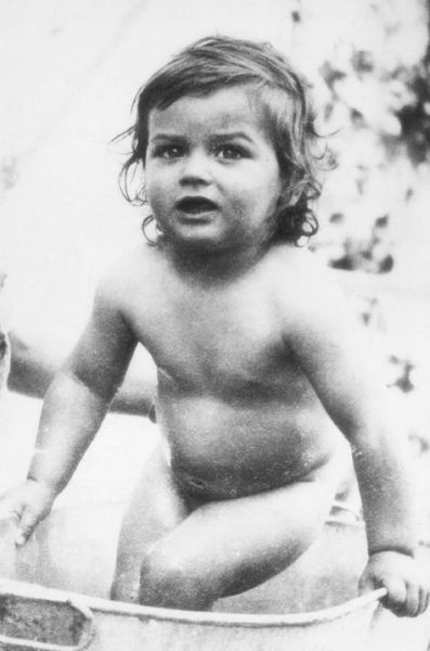 Dans quelle ville des Hauts-de-Seine, Alain Delon est-il né en 1935 ?