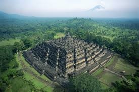 Où devez-vous vous rendre pour admirer le temple de Borobudur ?