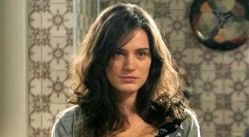 Na primeira fase, Clara foi violentada por Gael na lua de mel.
