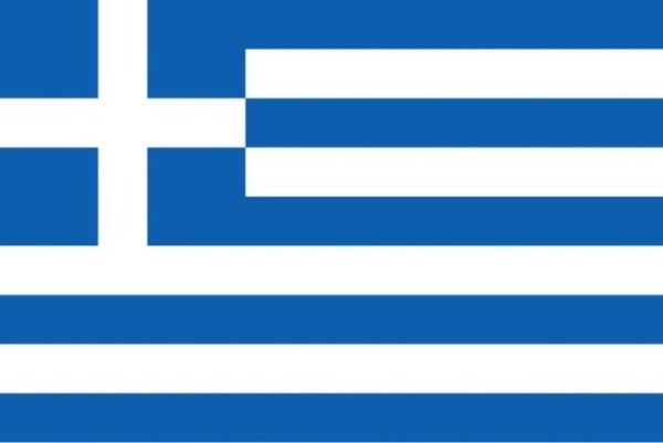 C'est le drapeau du pays le moins peuplé des 3 :