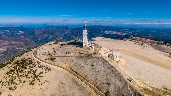 Quel est ce sommet, situé dans le Vaucluse, classé "réserve de Biosphère" par l’UNESCO depuis 1990 ?