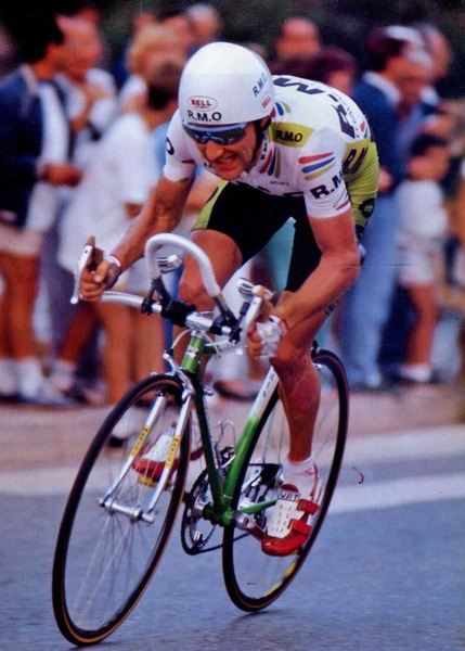 Également à l'aise sur les courses d'un jour, il a remporté le Tour de Lombardie 1988 et a fini deuxième du championnat du monde 1986.
