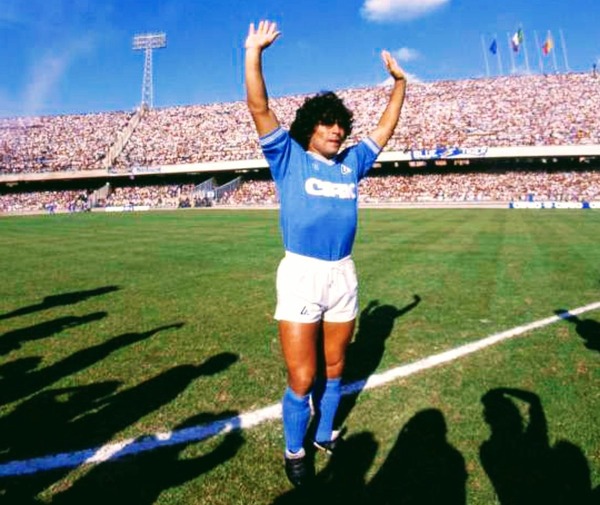 Le 5 juillet 1984, quel club Diego Maradona vient-il de quitter pour rejoindre le SSC Naples ?