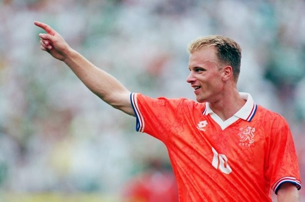 A quel stade de la compétition, Dennis et les Pays-Bas sont-ils éliminés du Mondial 94 ?