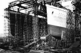 Quel paquebot a été construit en même temps que le Titanic ?